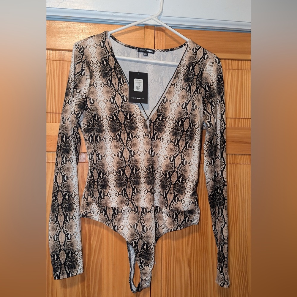 Fashion Nova Snakeskin Print V-Neck Bodysuit